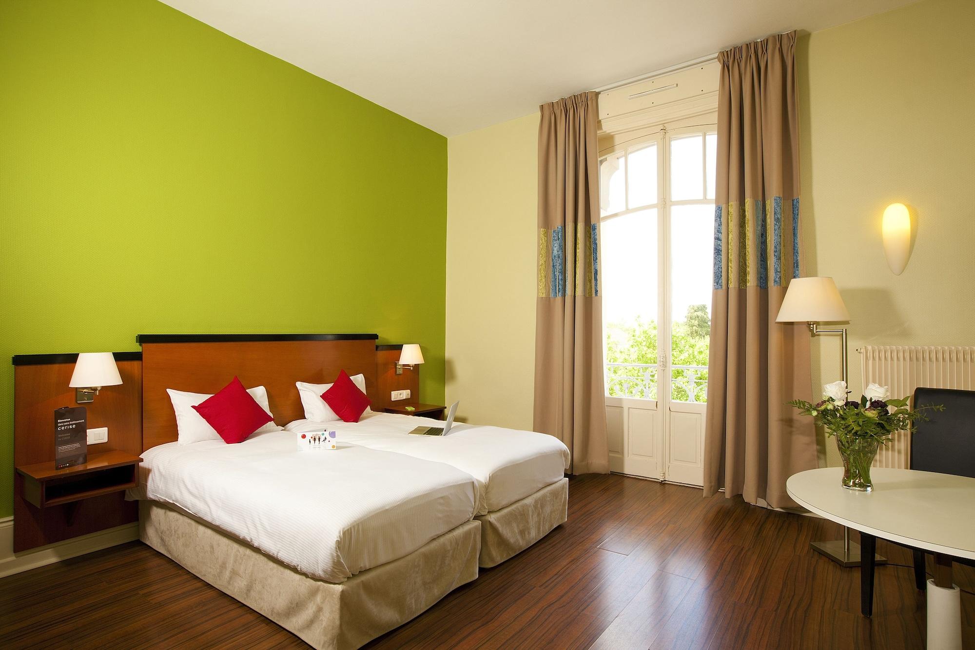 Garden & City Luxeuil Ex Le Metropole Et Les Thermes Екстериор снимка