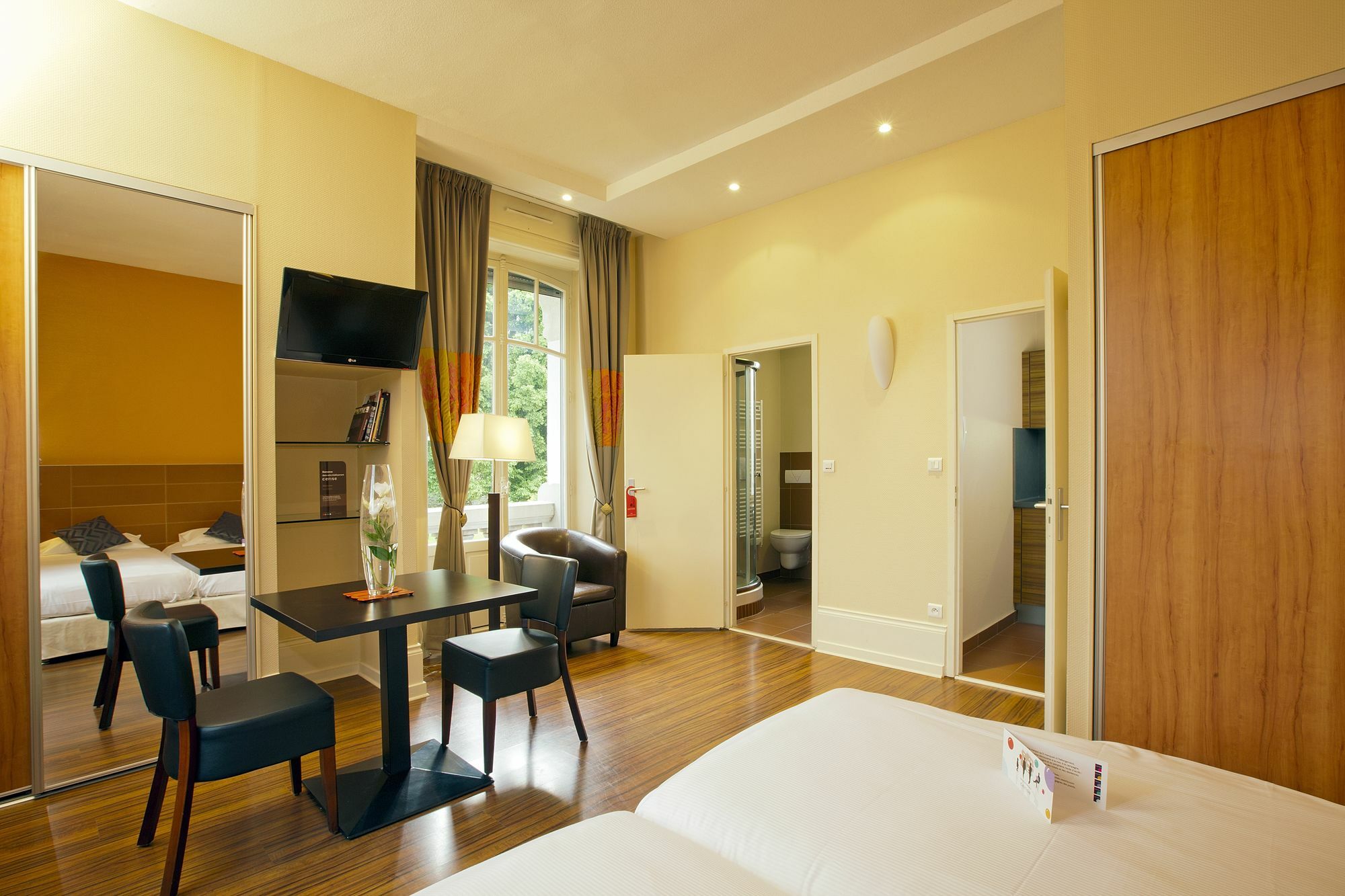Garden & City Luxeuil Ex Le Metropole Et Les Thermes Екстериор снимка