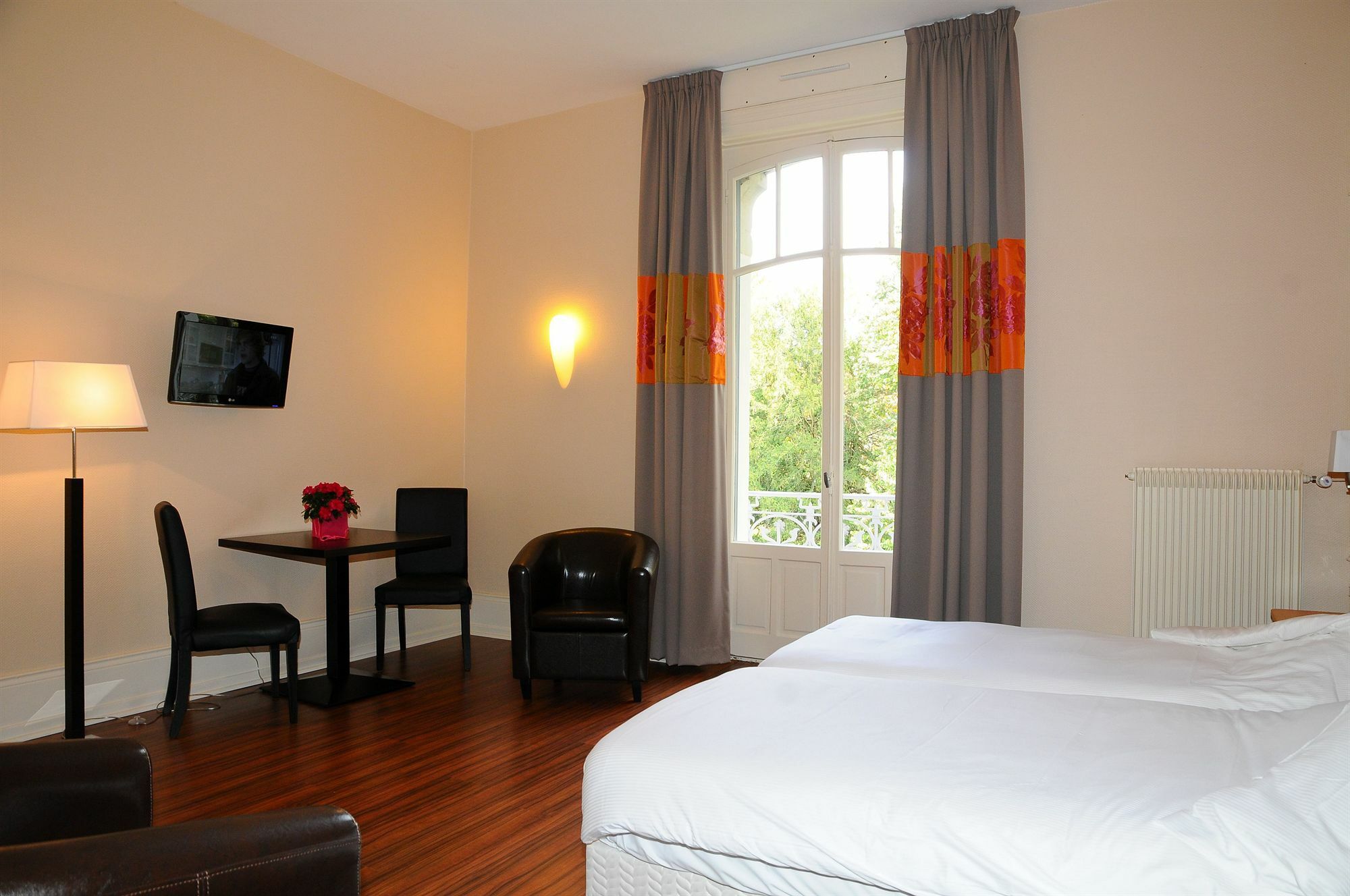 Garden & City Luxeuil Ex Le Metropole Et Les Thermes Екстериор снимка